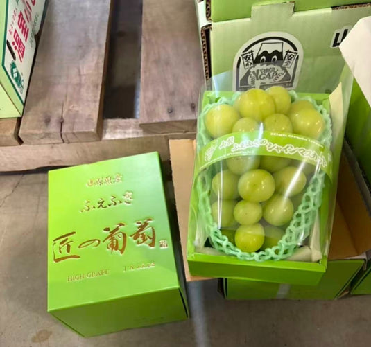 Yamanashi Shine Muscat Takumi Grapes Gift Box 500g | Premium Japanese Fruit from Yamanashi | Heng Fruits Singapore|hash:208882d79cab1ee21cbe40d009268705