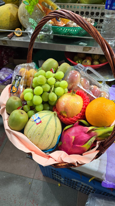 Hand-curated fresh seasonal fruit basket gift set in Singapore by Heng Fruits