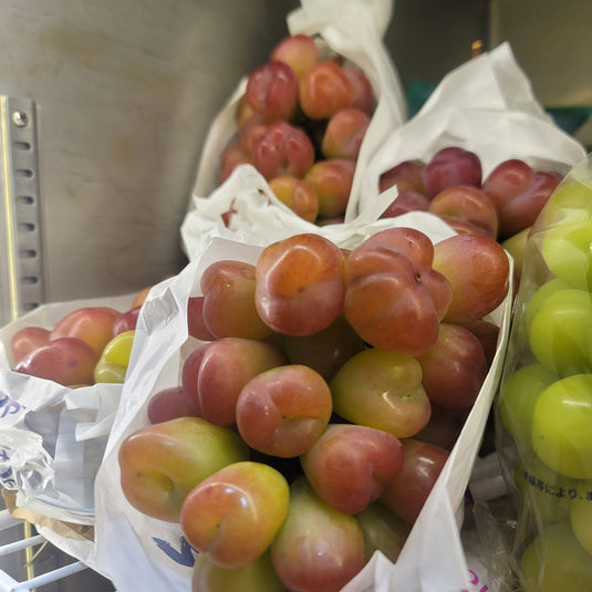 Grape - Premium Heart Shaped Red Grapes (Yamanashi Prefecture, Japan) Heng Fruits